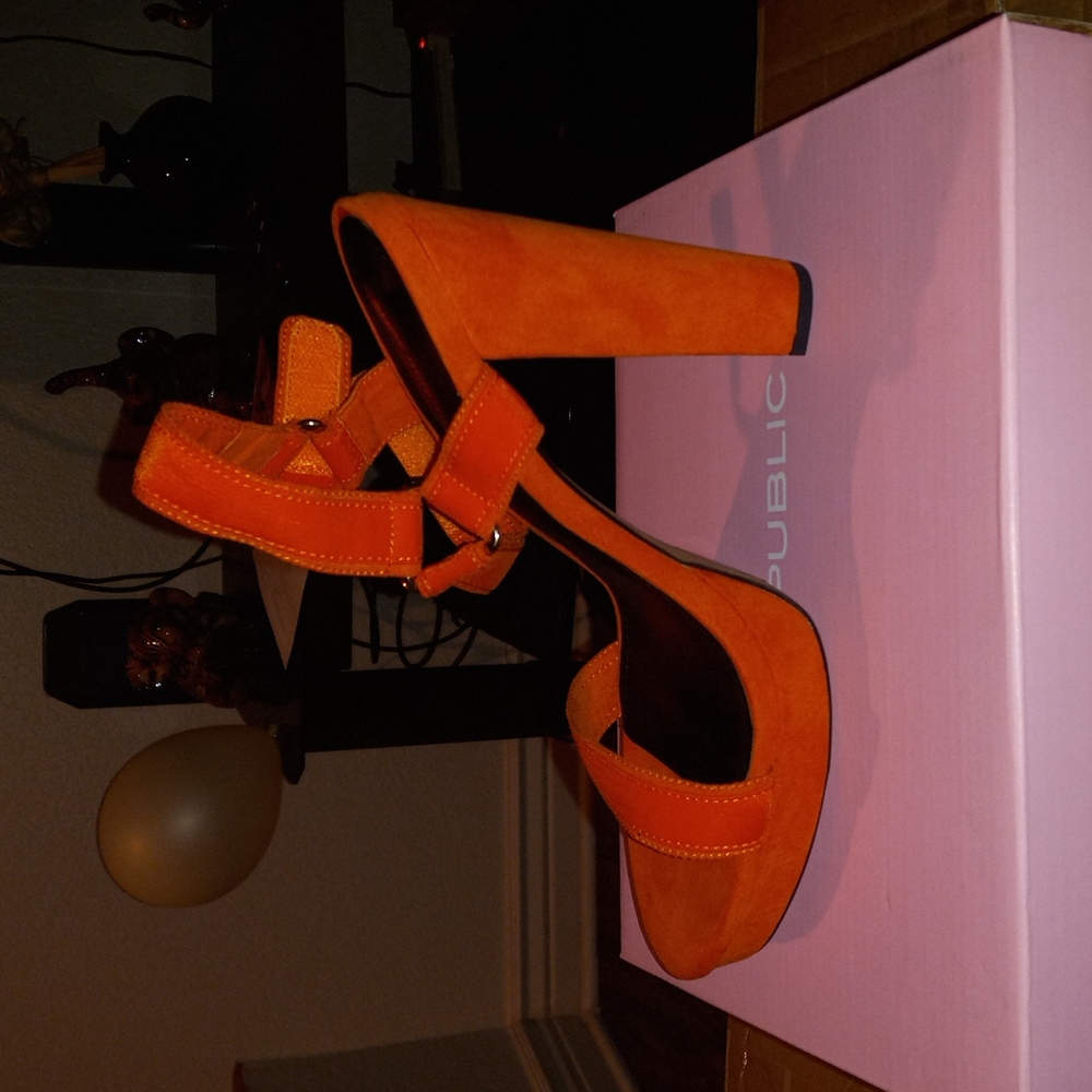 Orange, SHOE REPUBLIC, size 10